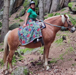 Spódnica jeździecka Złoty Koń czerwone róże